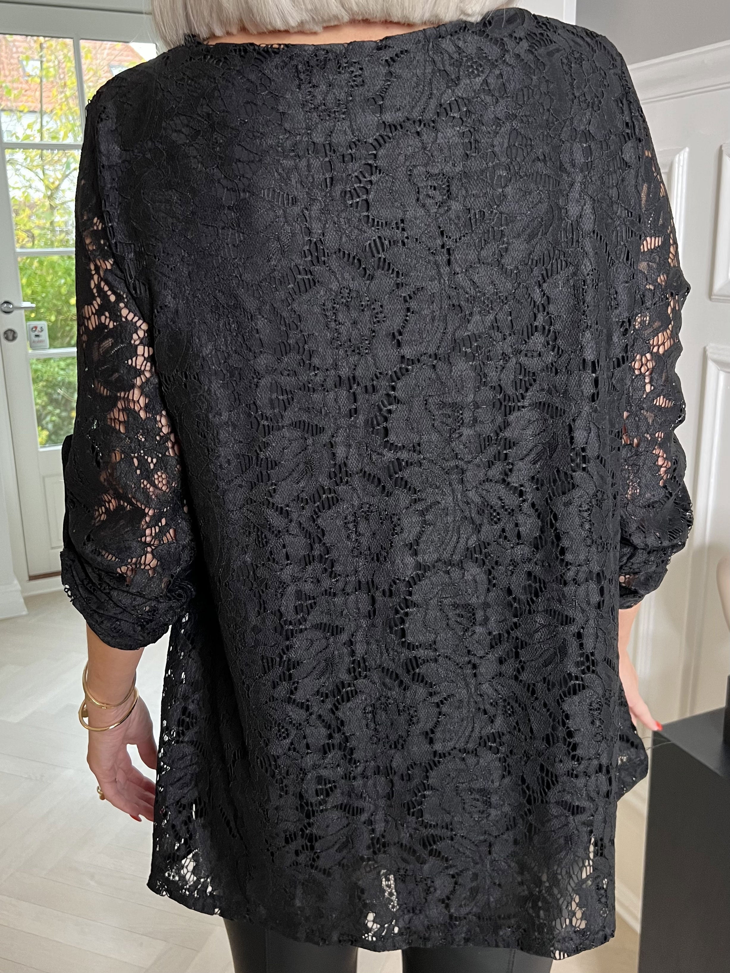 Nadira - Söt tunika i spetstyg